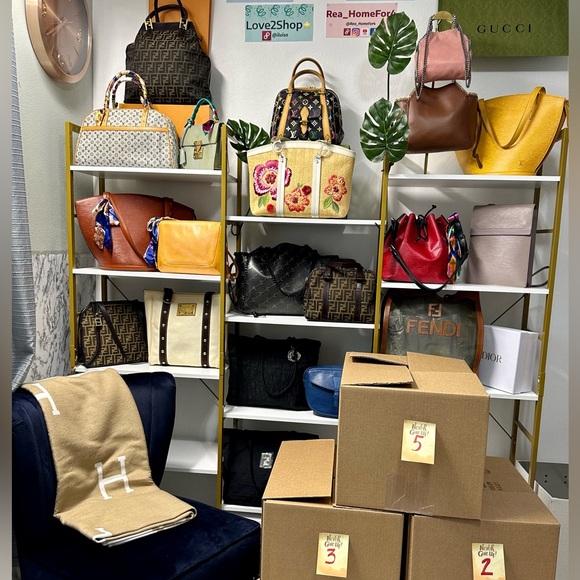 🛍️👛LIKE THIS POST TO BE NOTIFIED AND PLEASE SHARE👜🎒Luxury bags and more❤️🌟 - Picture 8 of 16